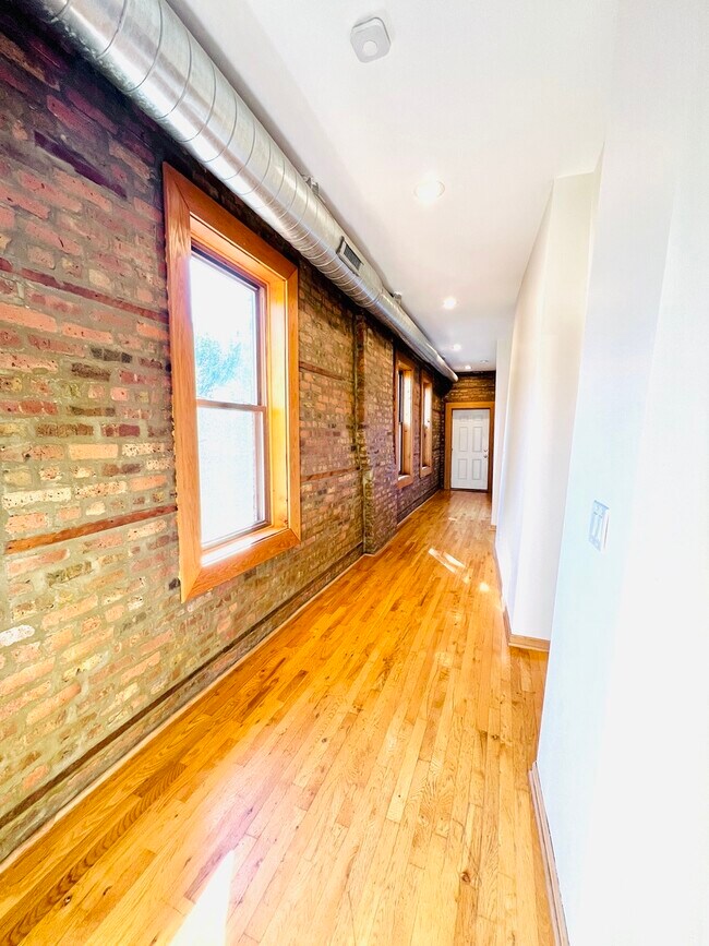 Foto del edificio - 1639 W 21st Pl