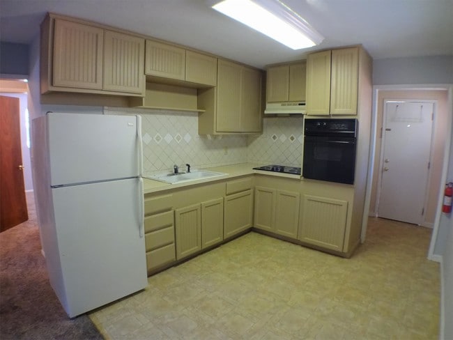 Building Photo - 1548 Elm St