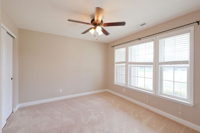 Building Photo - Beautiful 3 Bedroom House in Quiet Auburn ...