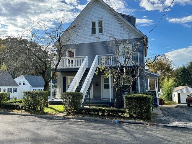 Building Photo - 113 Kneen St
