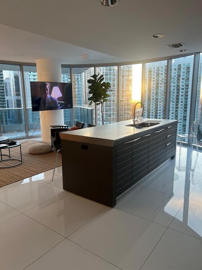 Building Photo - 200 Biscayne Blvd Way