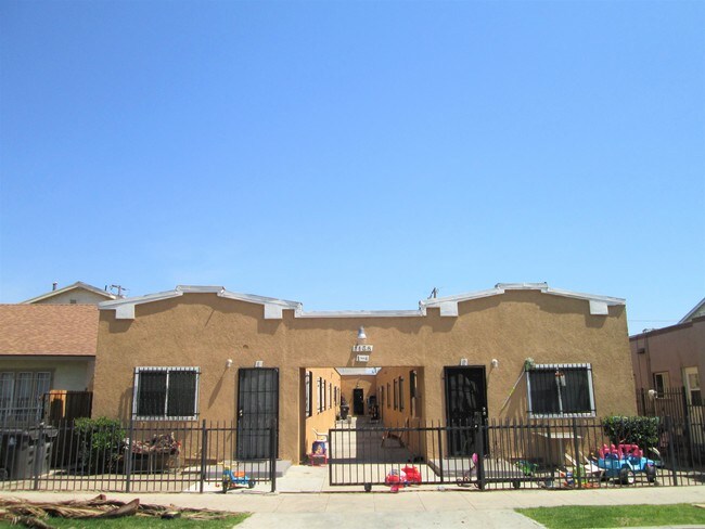 Building Photo - 1138 Gardenia Ave