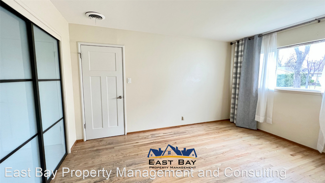 Building Photo - 3 br, 2 bath House - 909 Kingfisher Dr.