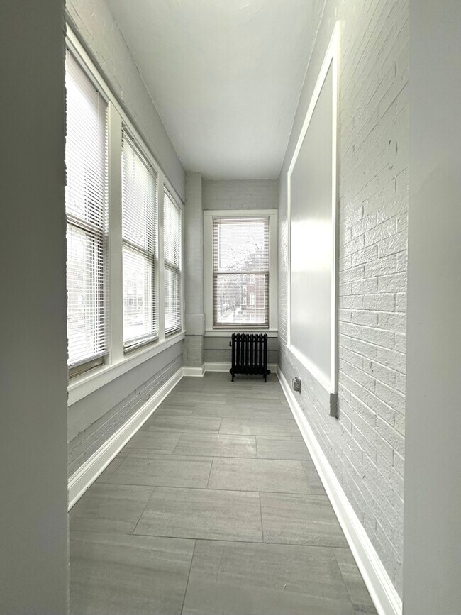 Foto del edificio - 1214 W Rosemont Ave