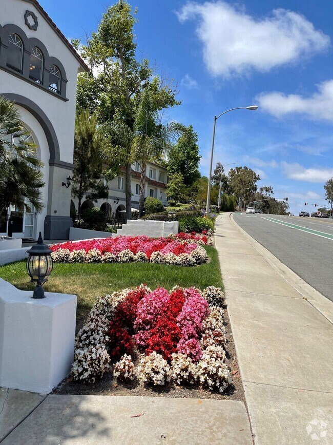 Senior Apartments for Rent in Encinitas CA