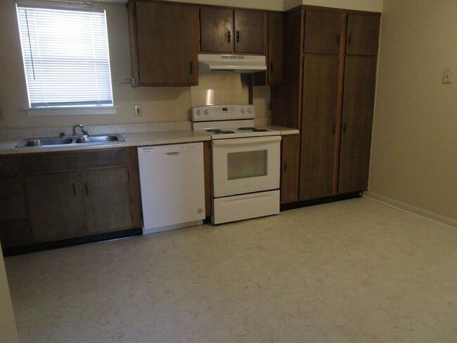 Foto del edificio - 2 Bedroom, 2 Bath - Water Included
