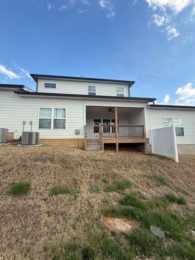 Foto del edificio - For Lease – Spacious Townhome in Hixson