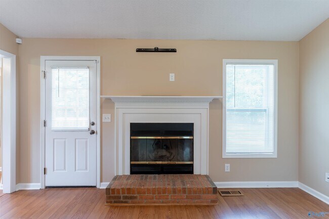 Building Photo - 155 Mylo Cir