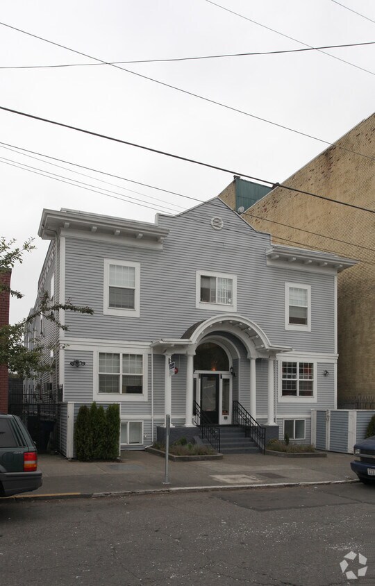 Primary Photo - Recherche Apartments