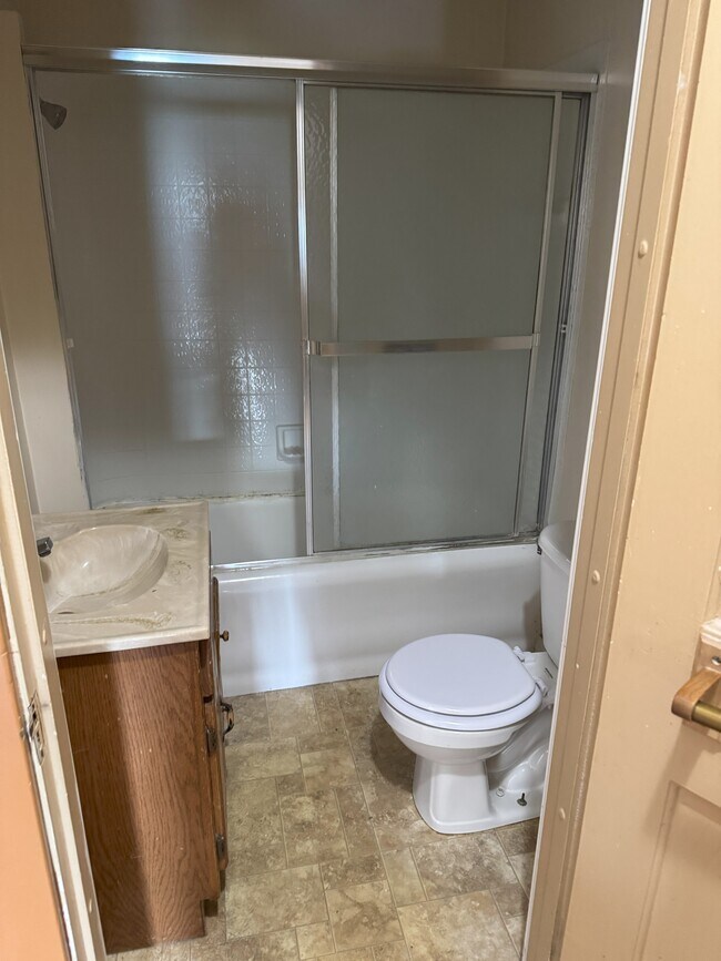 Foto del edificio - 466 W Grand Ave