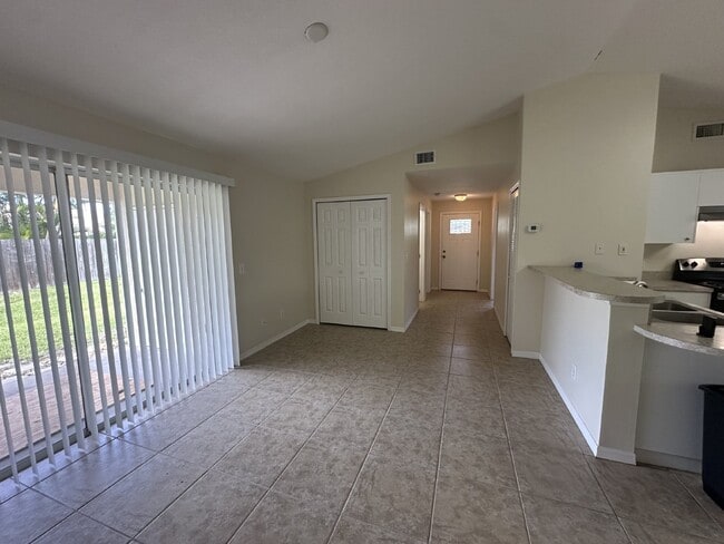 Building Photo - Charming 2 bedroom, 2 bathroom end unit