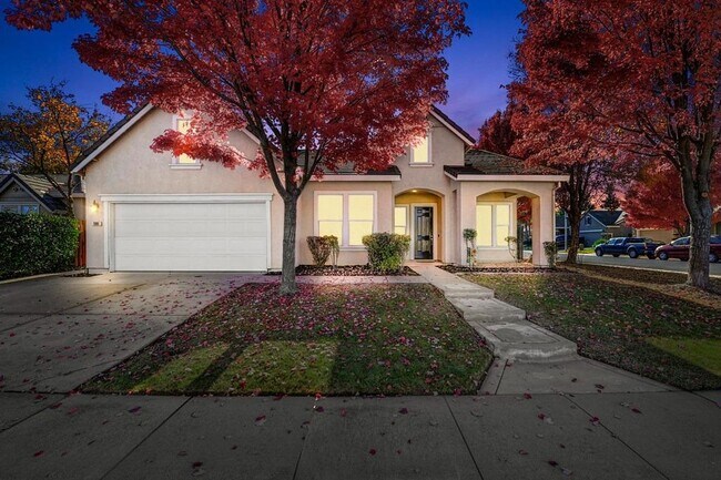 Foto del edificio - Gorgeous Roseville 4 Bedroom