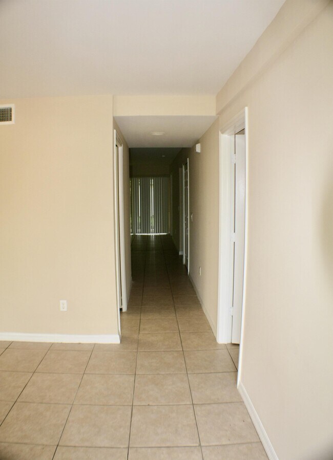 Foto del edificio - 7435 Albany Rd