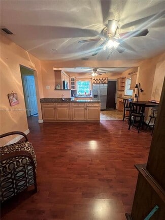 Building Photo - 110 SW 64th Ct