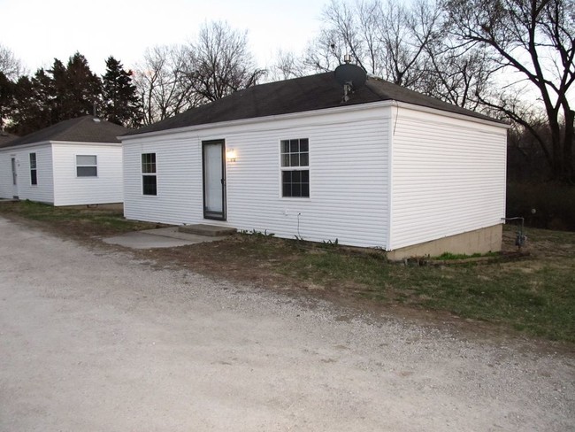 Building Photo - 10705 Hickman Mills Dr