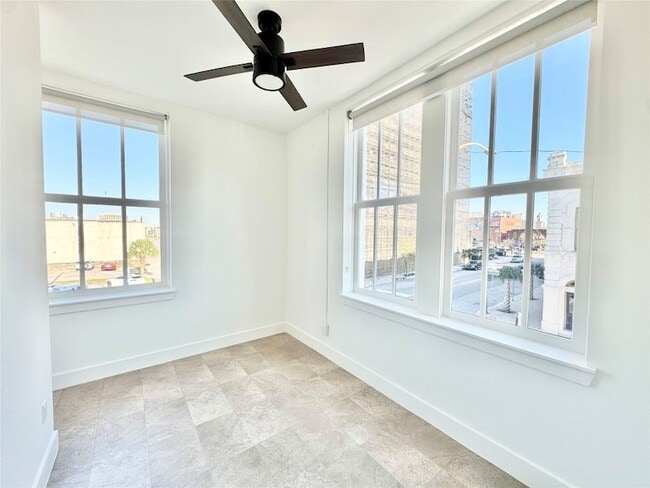 Building Photo - 2102 Mechanic St