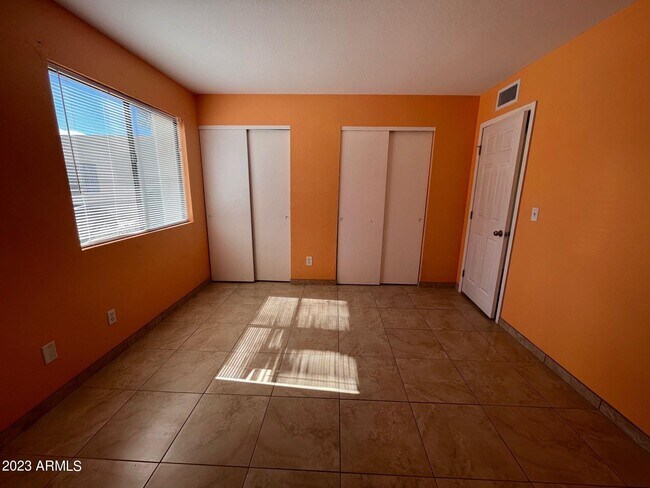 Building Photo - 4307 Ave Palermo
