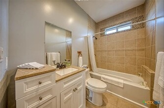 Building Photo - 729 Clay Ridge