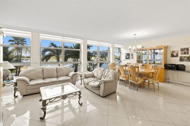 Foto del edificio - 5055 Collins Ave