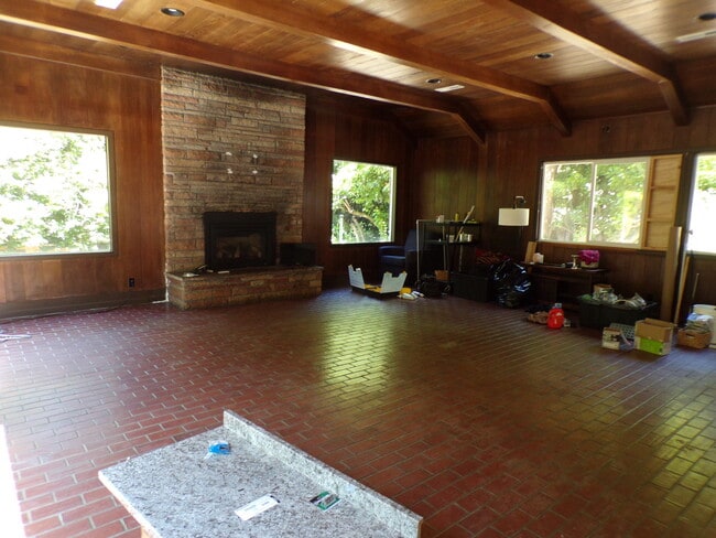 Foto del edificio - 4600 NW Cornell Rd