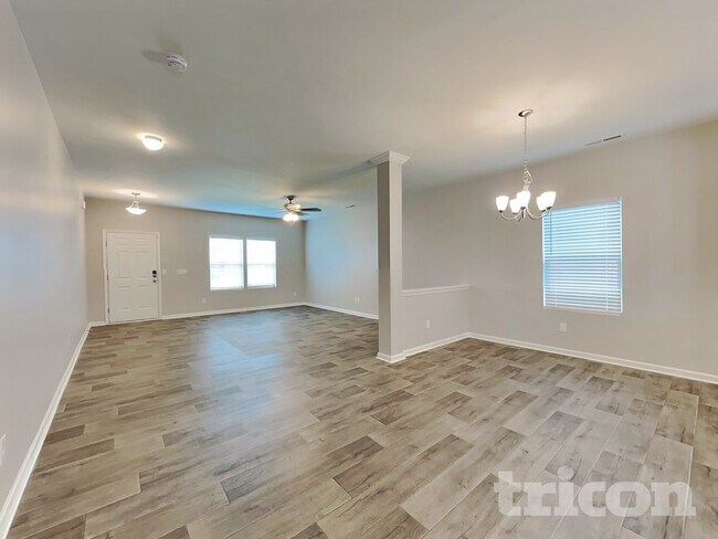 Foto del edificio - 635 Spencer Ln