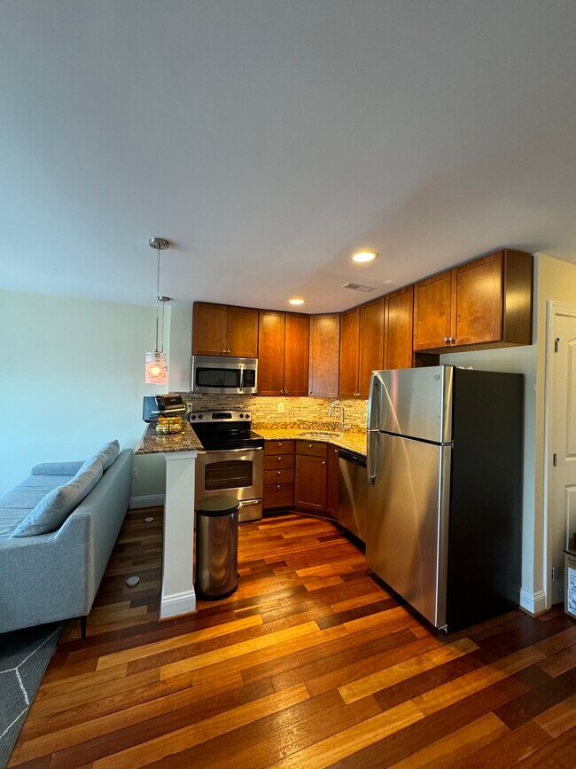 Building Photo - 911 Kennedy St NW