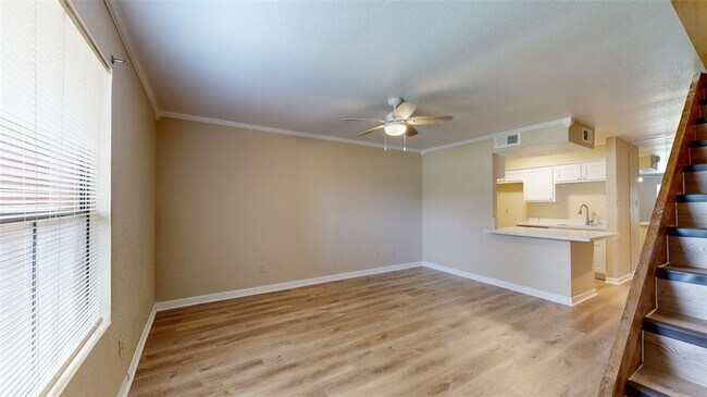 Foto del edificio - 904 University Oaks Blvd