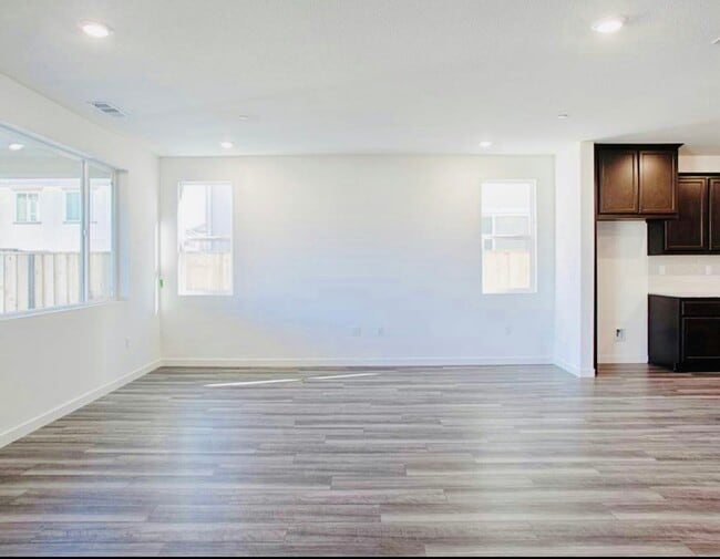 Building Photo - 5401 Spg Mountain Ln