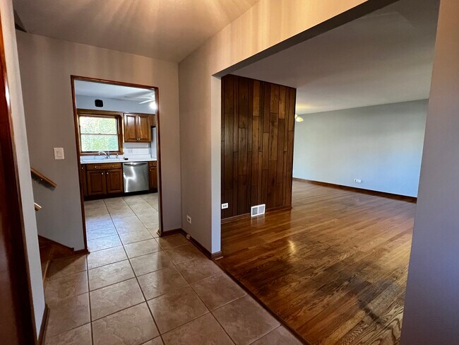 Foto del edificio - 5341 Grand Ave