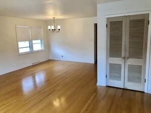 Foto del edificio - 4244 Oakton St