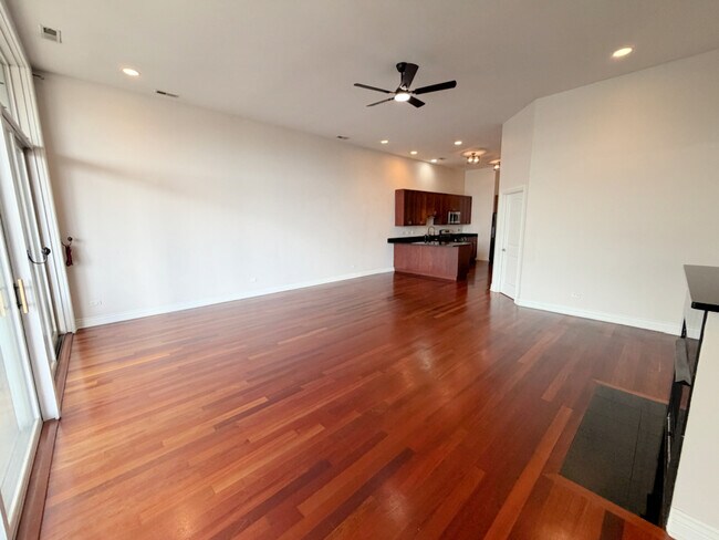Foto del edificio - 4962 N Milwaukee Ave