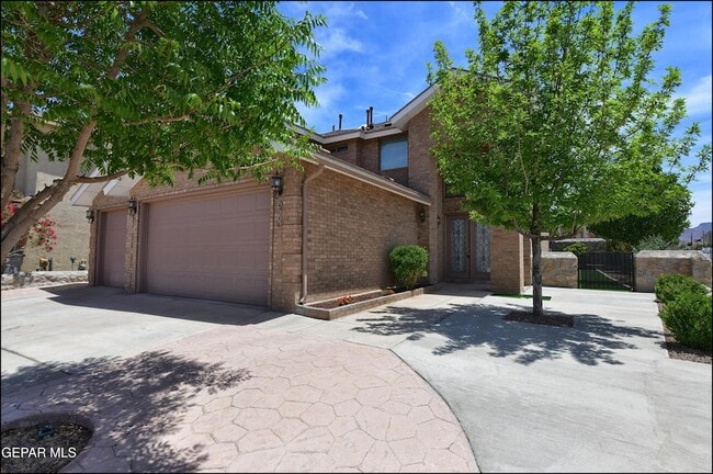 Building Photo - 6560 McFarland Ave