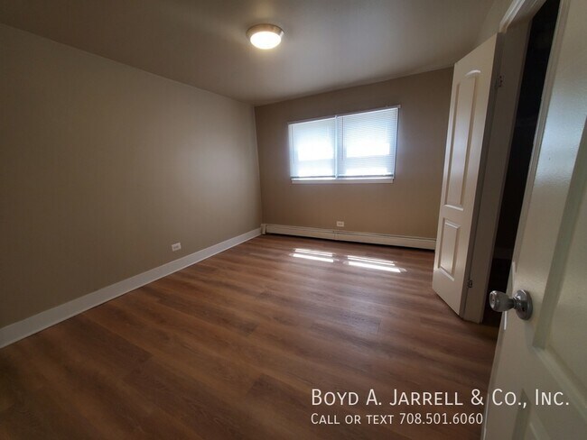 Foto del edificio - Pill Hill: 1br, owner paid heat, free parking