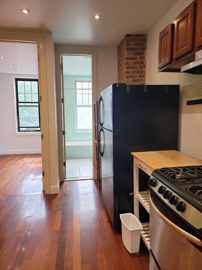 Building Photo - 256 Tompkins Ave