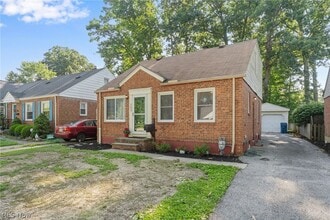 Building Photo - 602 Huntmere Dr