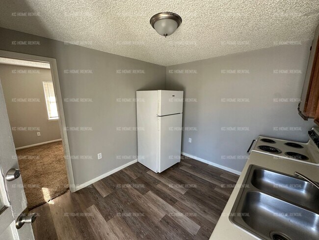 Building Photo - Cute 1 bed 1 bath condo unit in Independence!