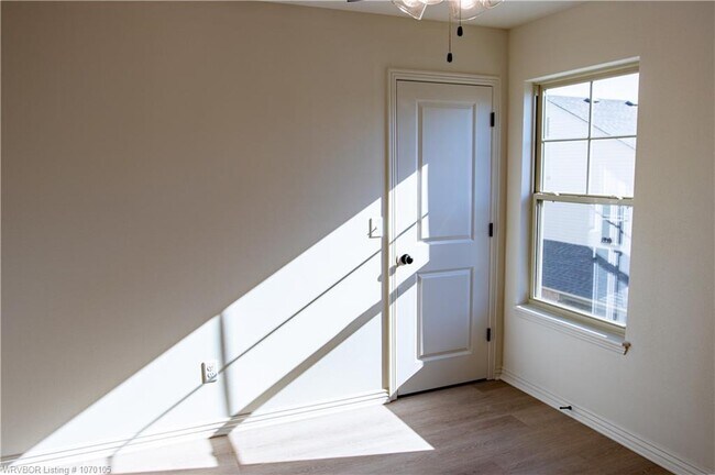 Foto del edificio - 9130 Brookstone Pl