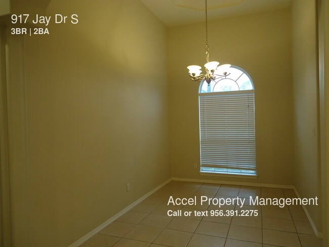 Foto del edificio - 917 Jay Dr N