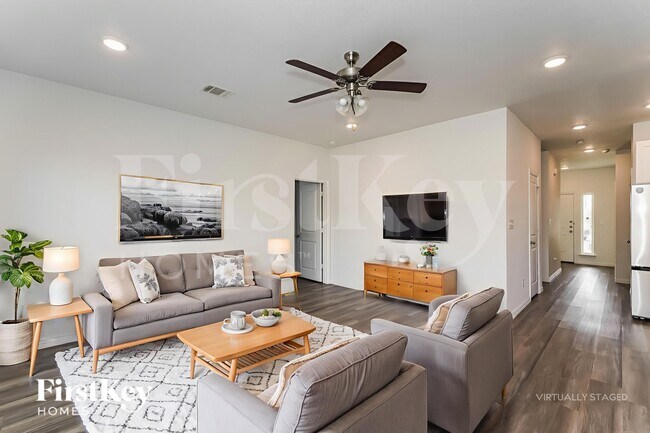 Foto del edificio - 7308 Parkside Pl Dr