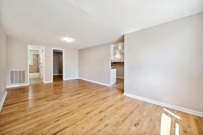 Building Photo - Price Change! Beautifully Renovated 4 Bedr...