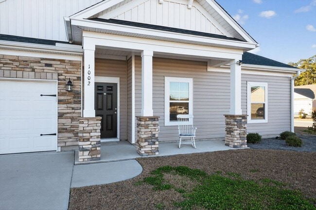 Building Photo - 1002 Jase Dr