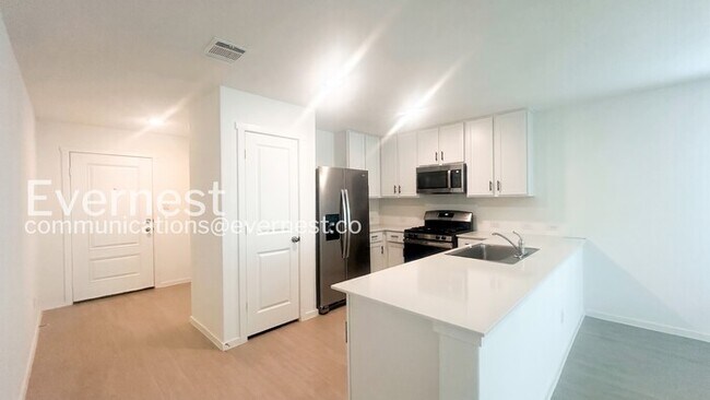 Foto del edificio - 4 Bed/2.5 Bath Home with In-Unit Laundry / Pet-Friendly / Vouchers Accepted / Available Now!