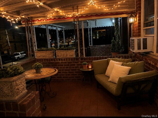 Foto del edificio - 274 W 236th St