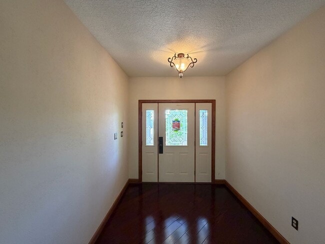 Foto del edificio - Beautiful 3 Bedroom Single Story Custom Home Plus Office Available Near Tramway Blvd NE & I-40!