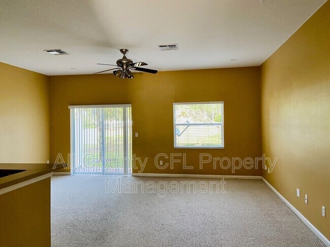 Building Photo - 10321 Park Commons Dr