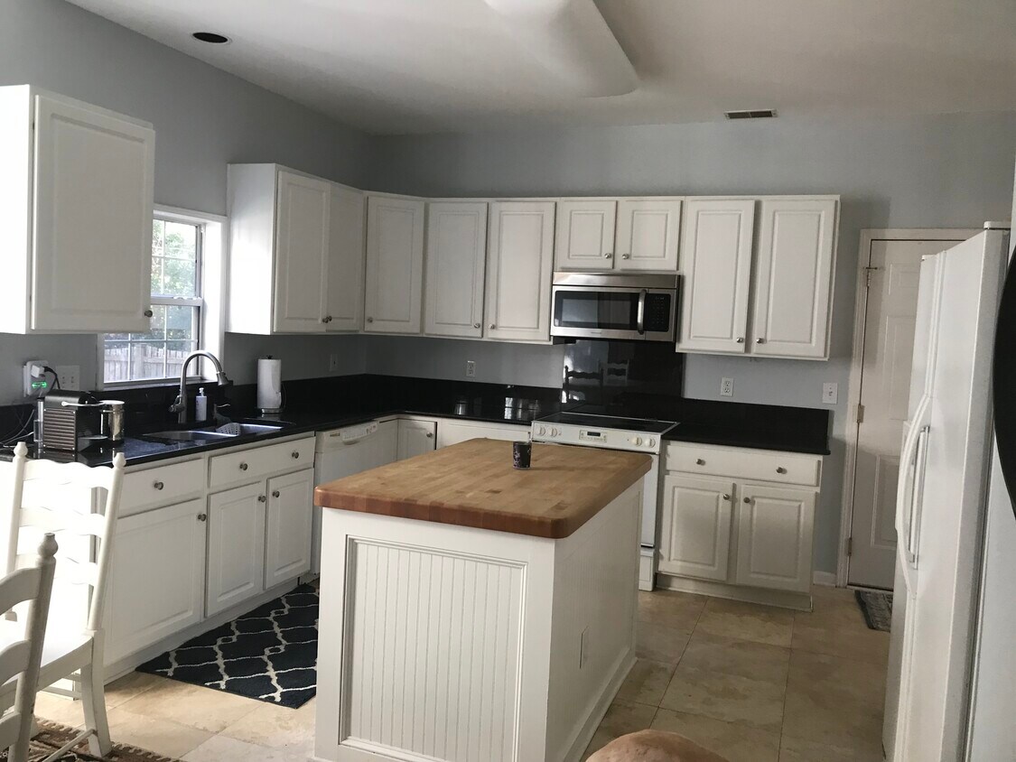 Foto principal - 2758 Seastrand Ln