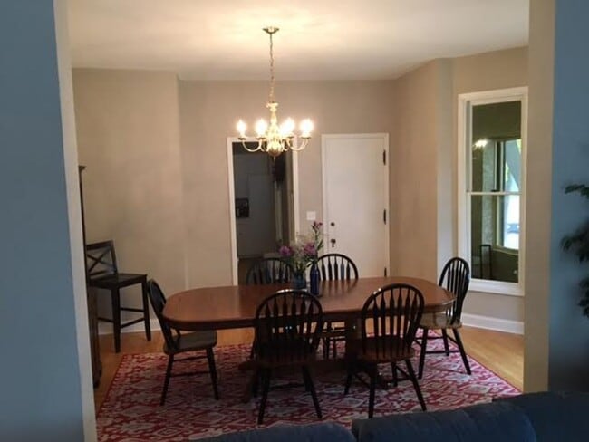 Foto del edificio - 629 6th St SE