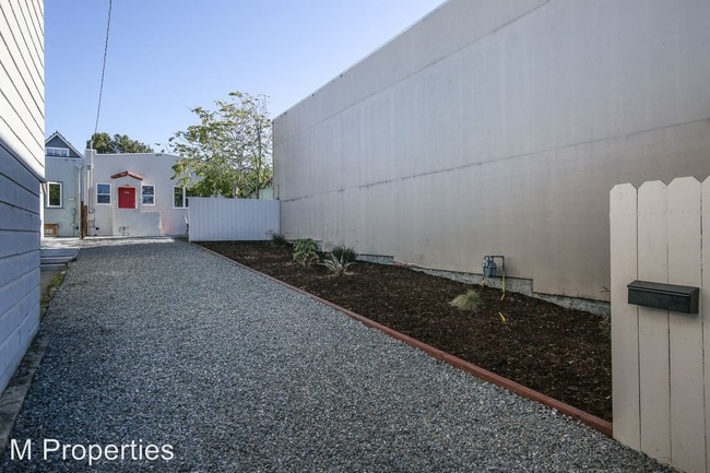 Building Photo - 333 San Diego Ave