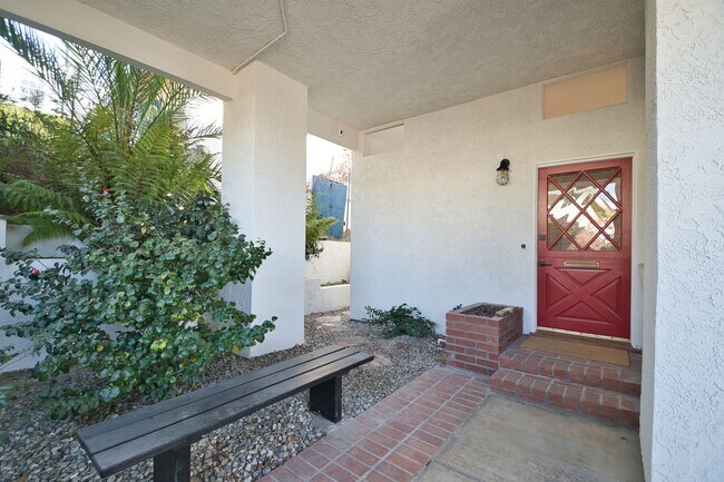Foto del edificio - 4 Bedroom Home on Cul de Sac in Hermosa Beach ** Coming soon 4/21/2026**