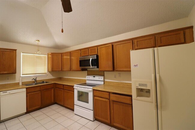 Building Photo - 1657 Kingspoint Dr